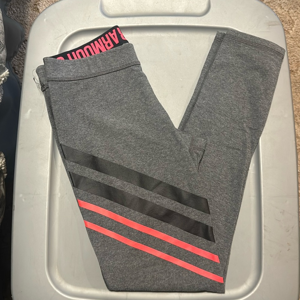 Under Armour Fitted leggings    Size small.  Like new